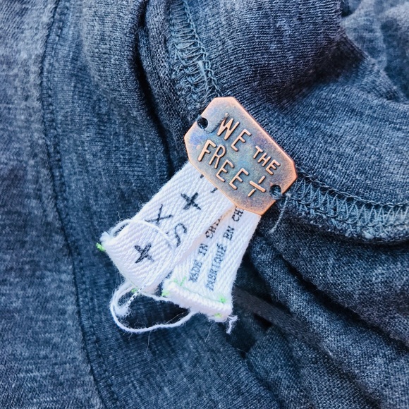 Free People oversized gray top - Picture 5 of 6